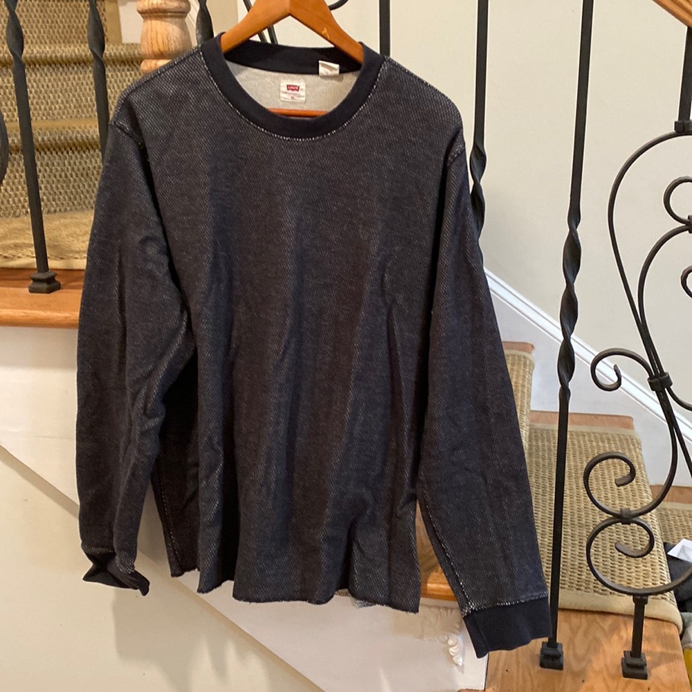 Levi’s black textured sweatshirt